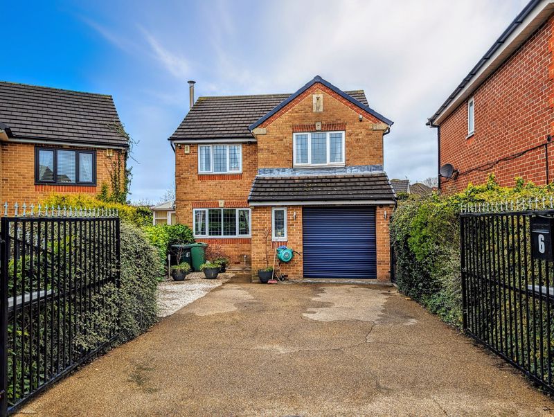 4 bed detached house for sale in Owler Meadows, Heckmondwike WF16, £