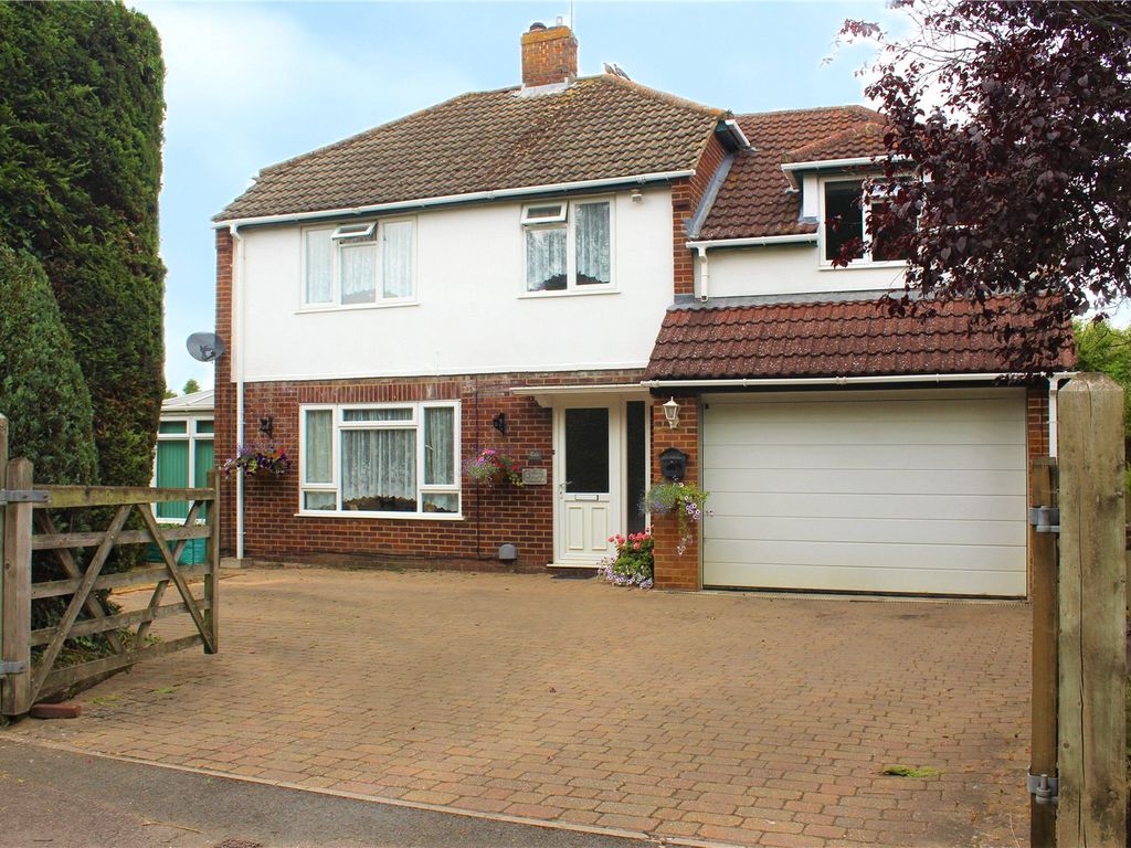 4 bed detached house for sale in Fairlands Avenue, Fairlands, Surrey