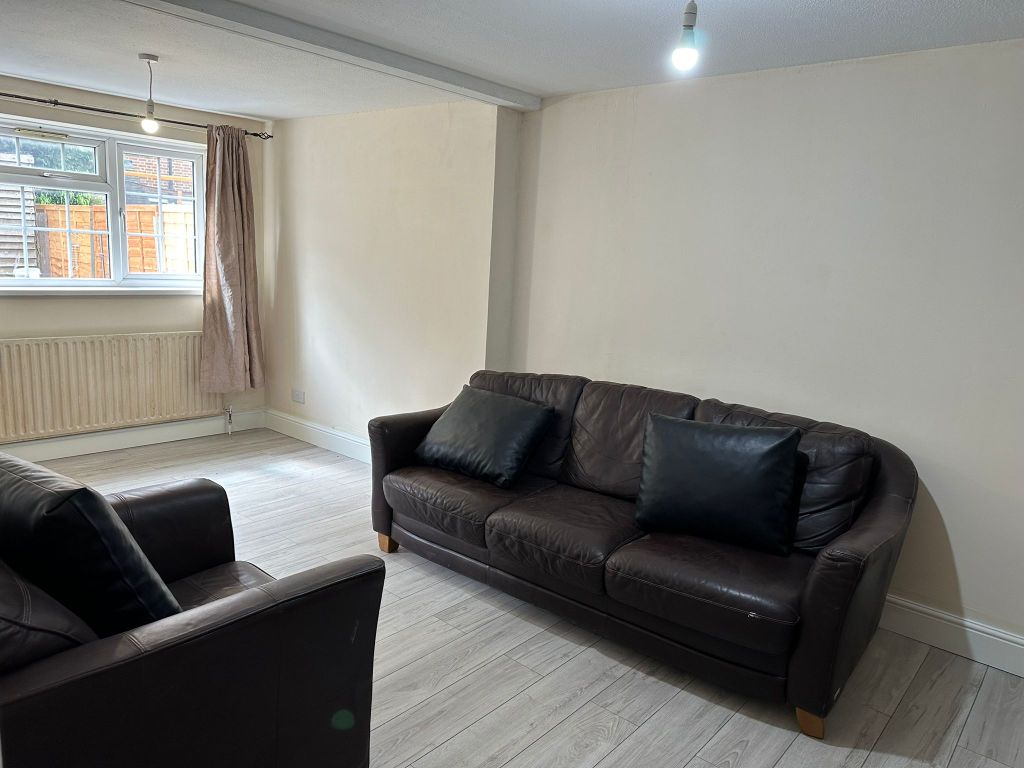 3 bed terraced house to rent in Tintern Close, Slough SL1, £2,100 pcm