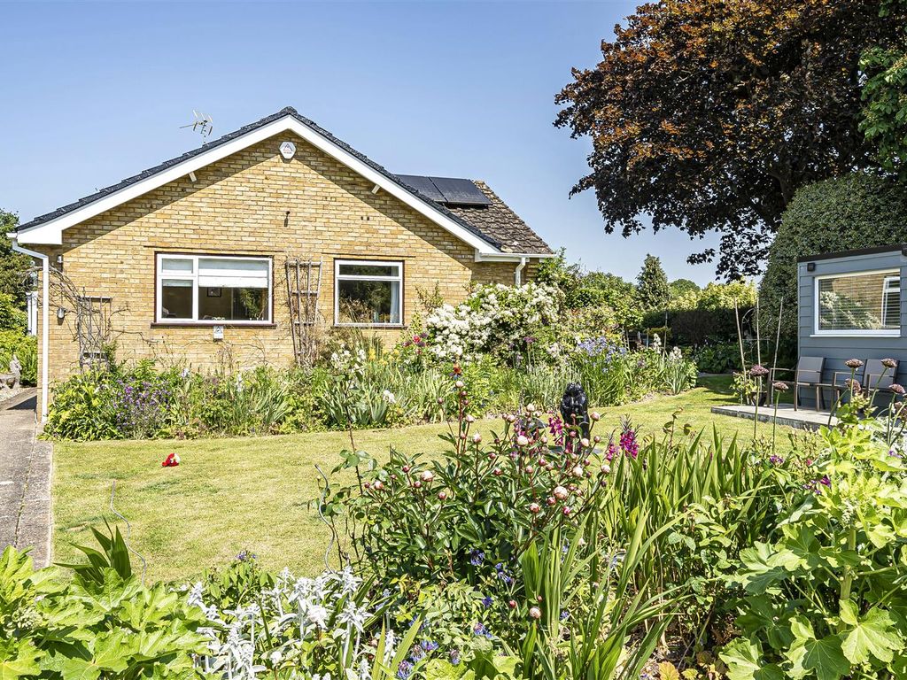 3 bed detached bungalow for sale in Workhouse Lane, East Farleigh