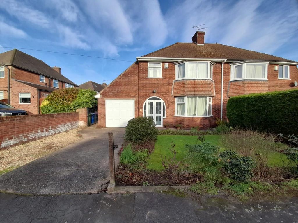 3 bed semidetached house for sale in Claythorne Drive, Gainsborough