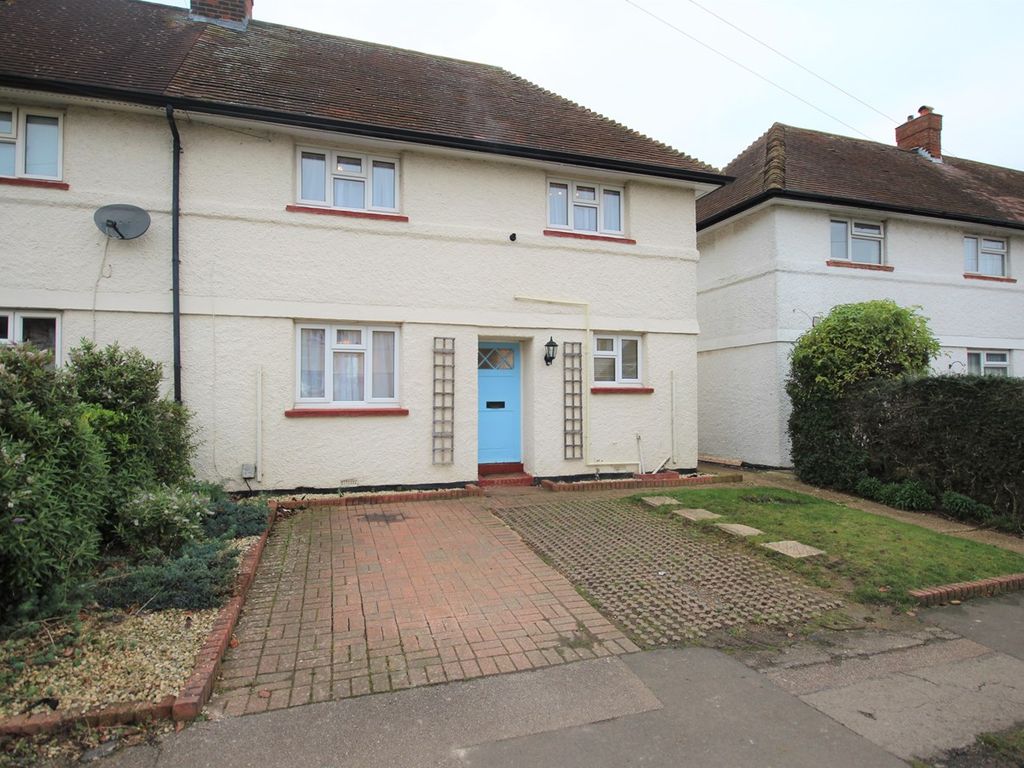 3 bed semidetached house to rent in Hillbrow, Letchworth Garden City