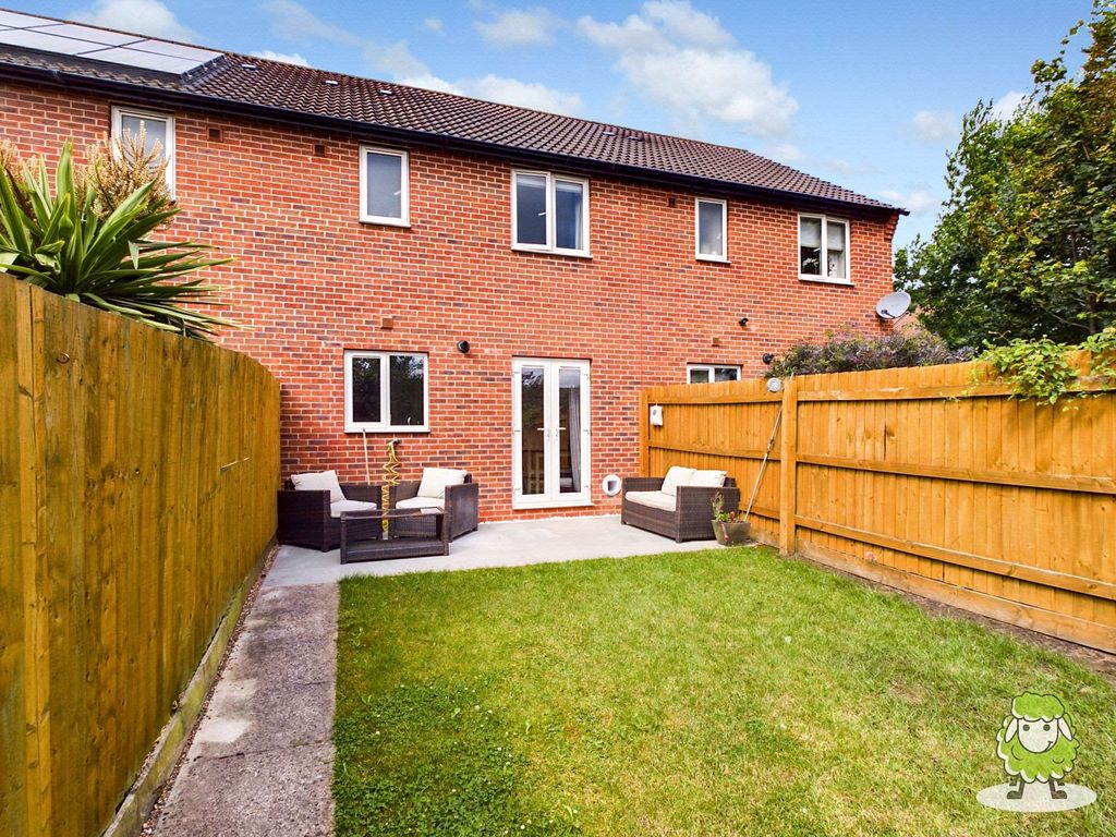 3 bed town house for sale in Piper Close, Mansfield Woodhouse