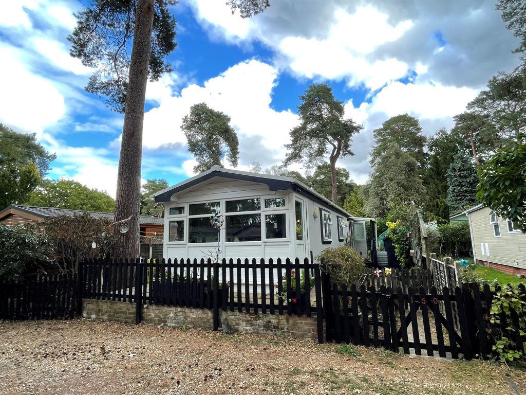 2 bed mobile/park home for sale in Sandy Balls Holiday Centre, Godshill, Fordingbridge SP6 Zoopla