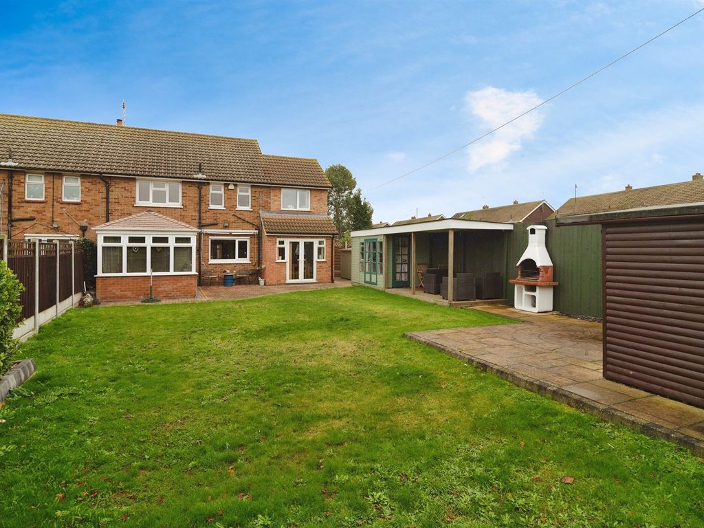 4 bed end terrace house for sale in Malpas Road, Chadwell St Mary