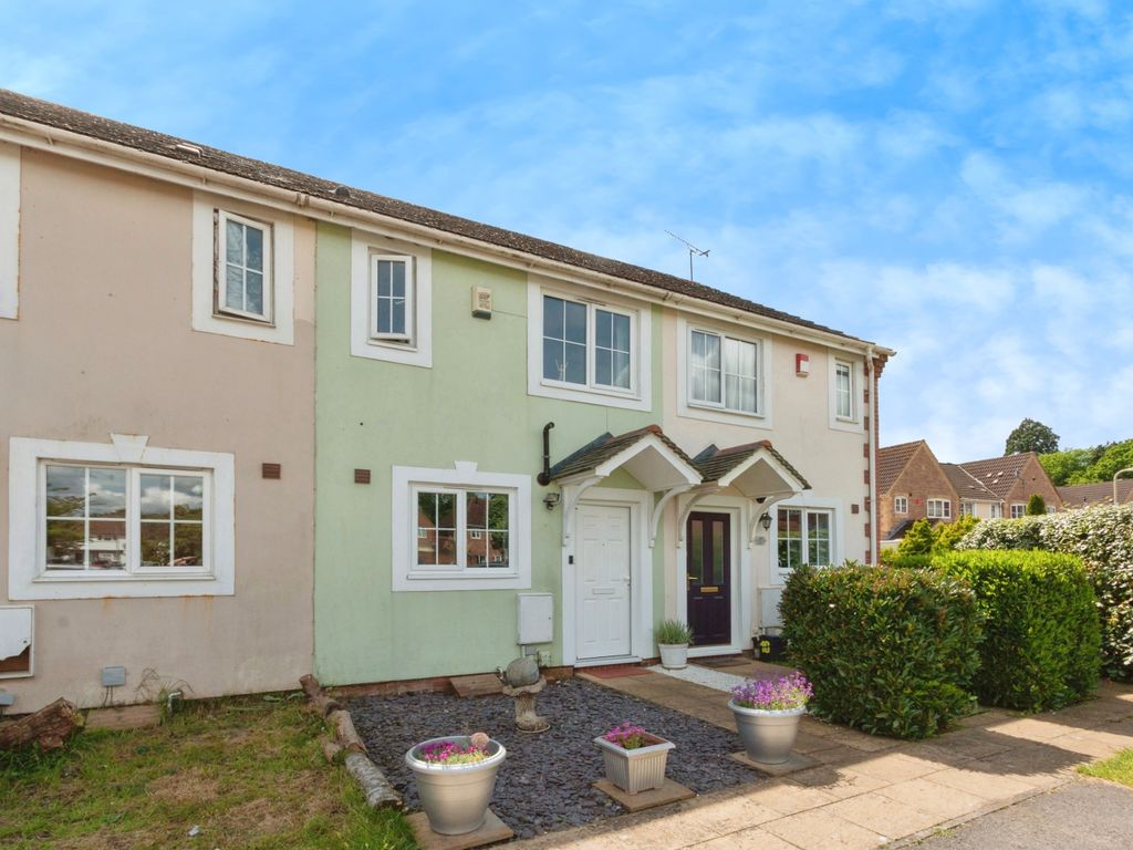 2 bed terraced house for sale in Thirsk Court, Aldershot GU12, £315,000