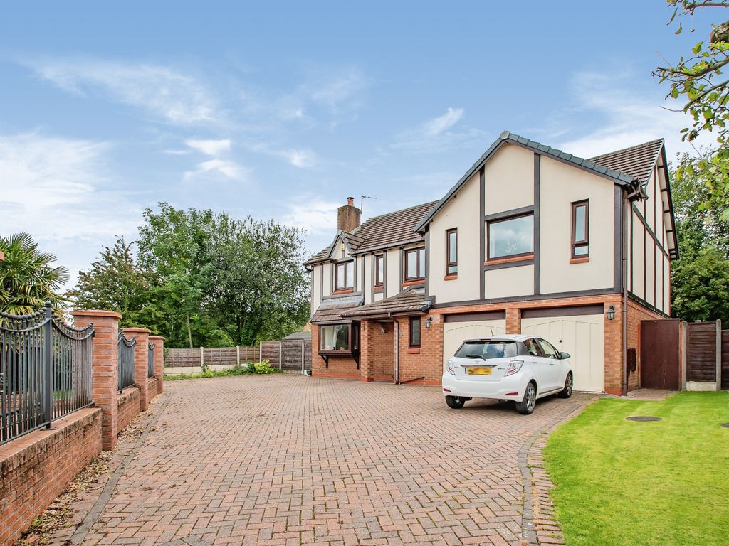 5 bed detached house for sale in Greenway Close, Walshaw, Bury, Greater