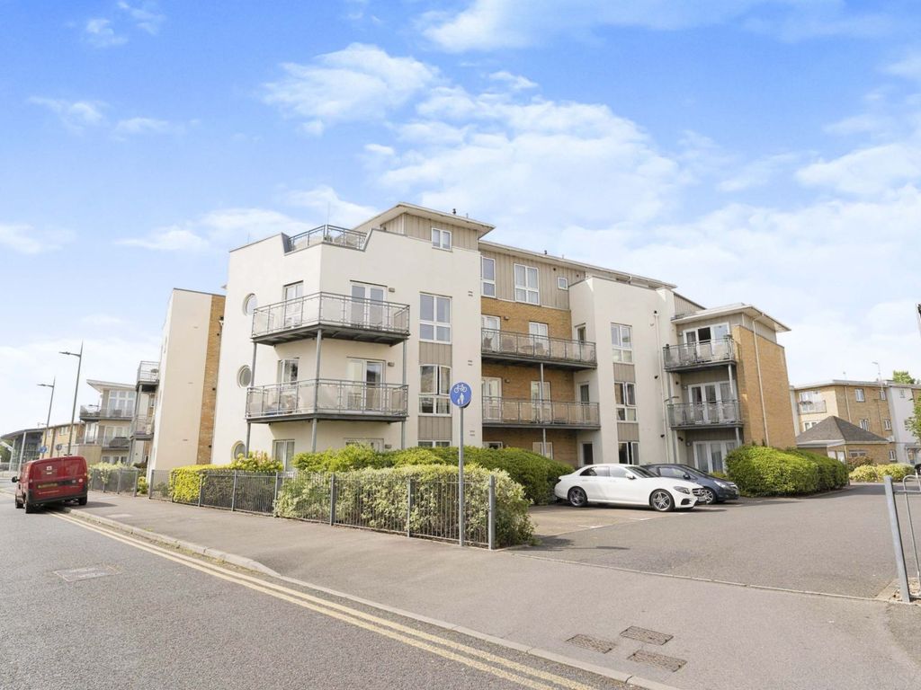 2 bed flat for sale in Bridge Wharf, Chertsey KT16, £299,900 Zoopla