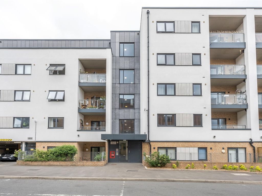 2 bed flat for sale in Thornbury Way, London E17, £425,000 Zoopla