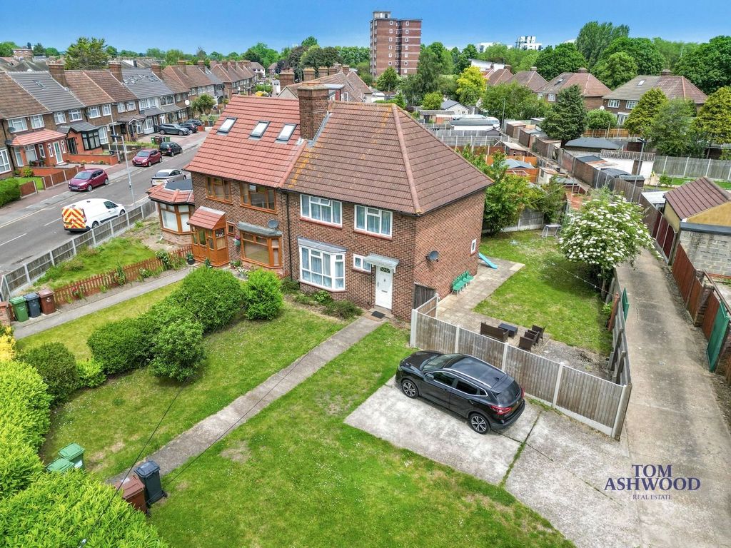 3 bed semidetached house for sale in Woodbridge Road, Leftley Estate, Barking IG11, £650,000