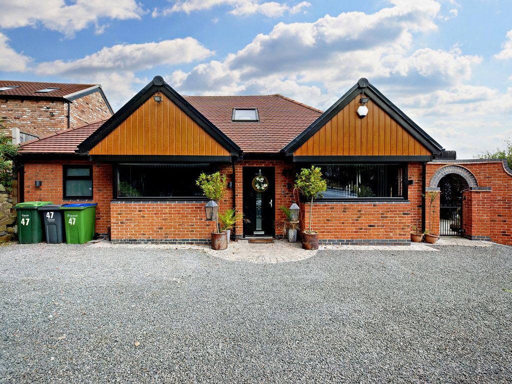 5 bed detached bungalow for sale in Portway Hill, Rowley Regis B65, £