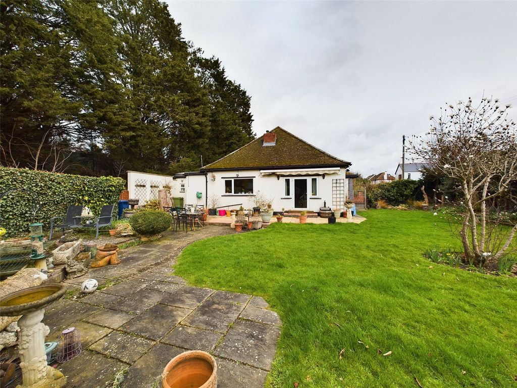 3 bed bungalow for sale in Belmont Avenue, Hucclecote, Gloucester