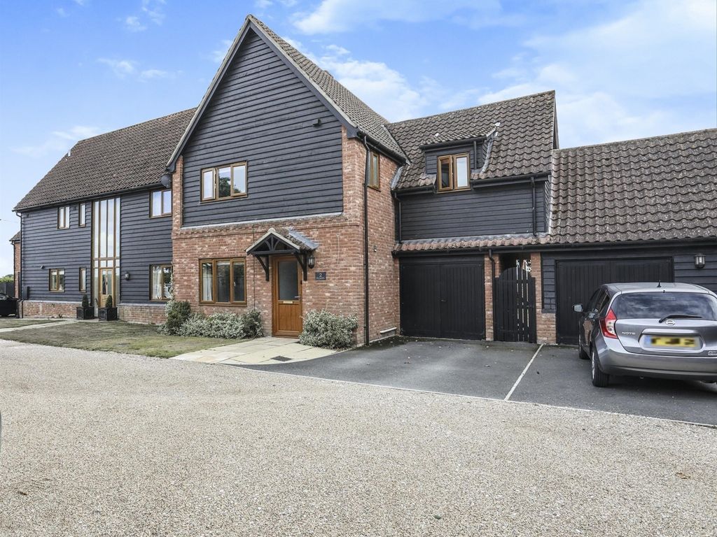 4 bed linkdetached house for sale in The Laurels, Fressingfield, Eye