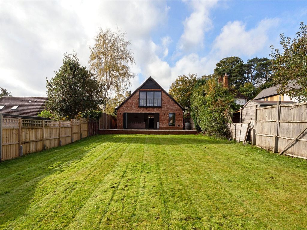 Heath Lane, Farnham, Surrey GU9  