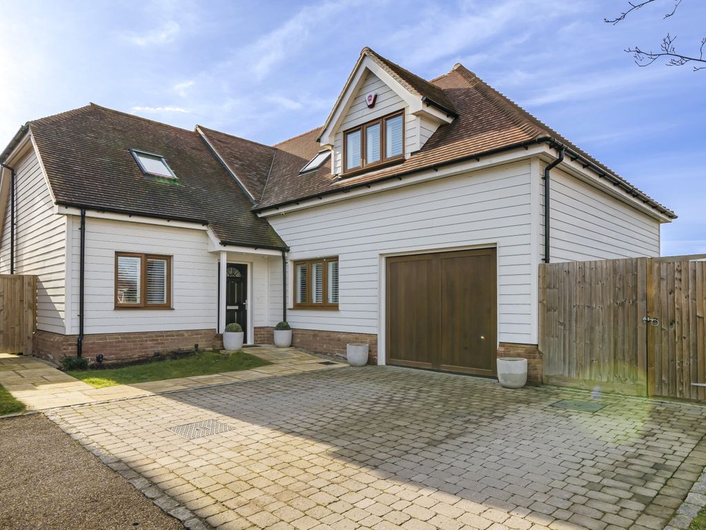 5 bed detached house for sale in Fishers Wood Grove, Bromley BR2 Zoopla