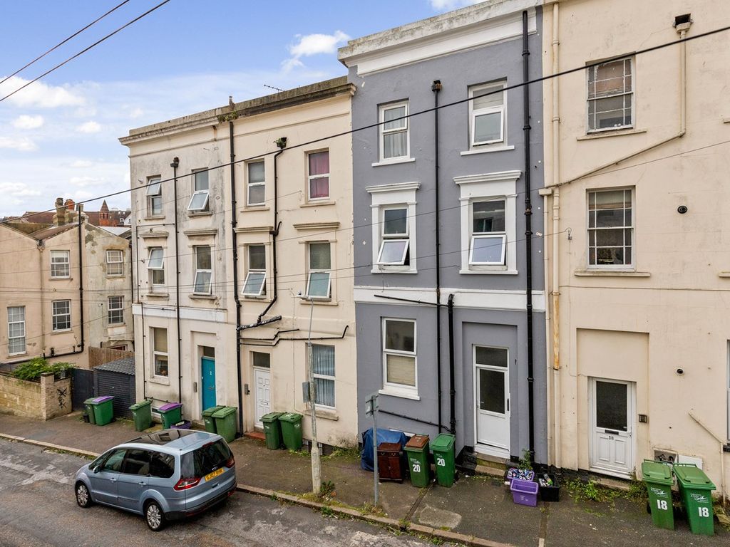 4 bed block of flats for sale in London Street, Folkestone CT20, £