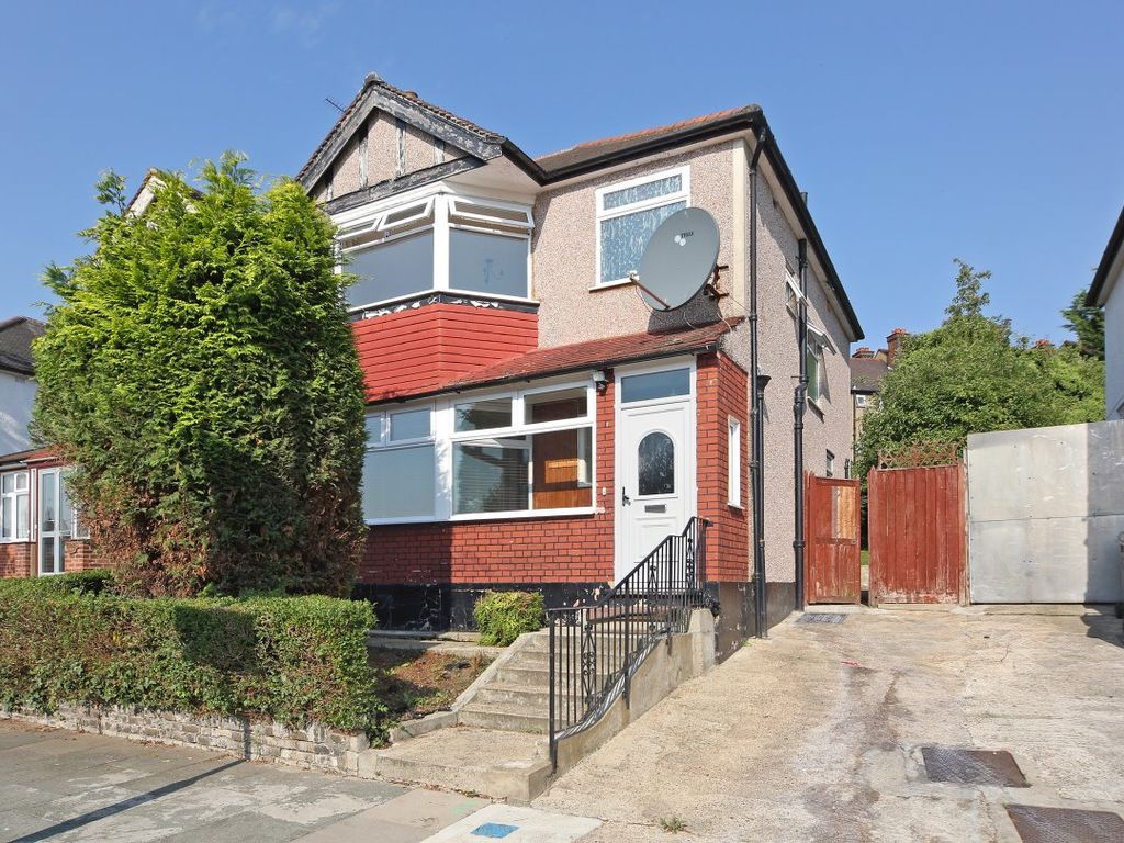4 bed semidetached house to rent in Dollis Hill Avenue, London NW2