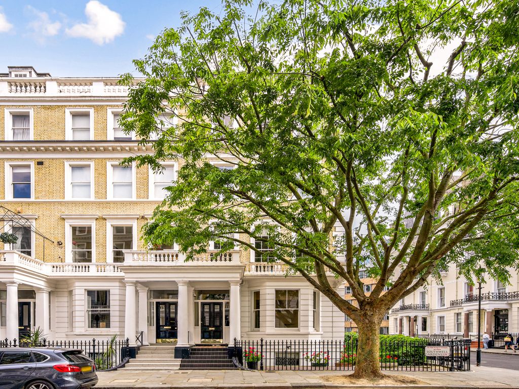 2 bed flat for sale in Southwell Gardens, South Kensington SW7, £