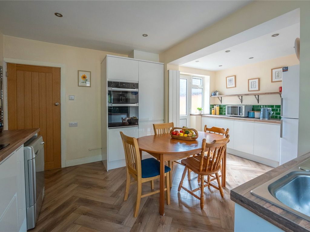 3 bed bungalow for sale in Ridgeway Avenue, Dunstable, Bedfordshire LU5