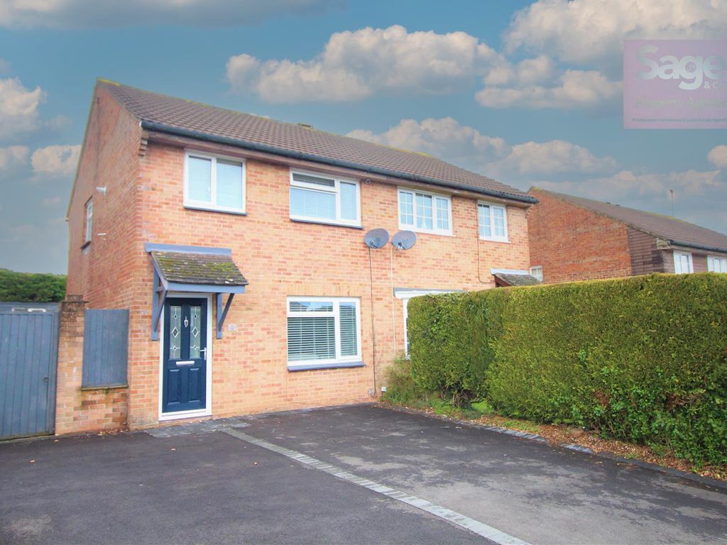 3 bed semidetached house for sale in Larch Close, New Inn, Pontypool