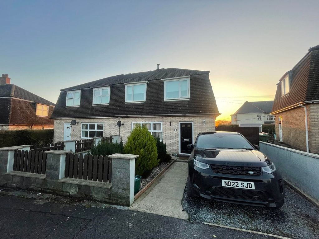 3 bed semidetached house for sale in Crispin Avenue, Carmarthen SA31