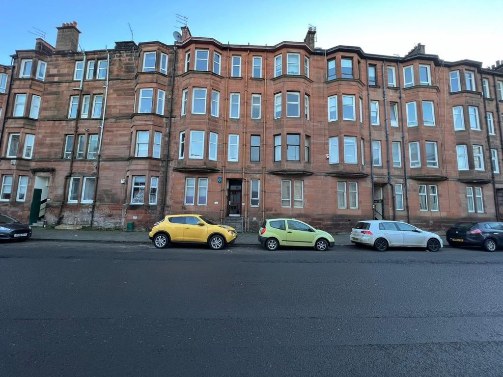2/2, 174 Newlands Road, Glasgow, Lanarkshire G44  