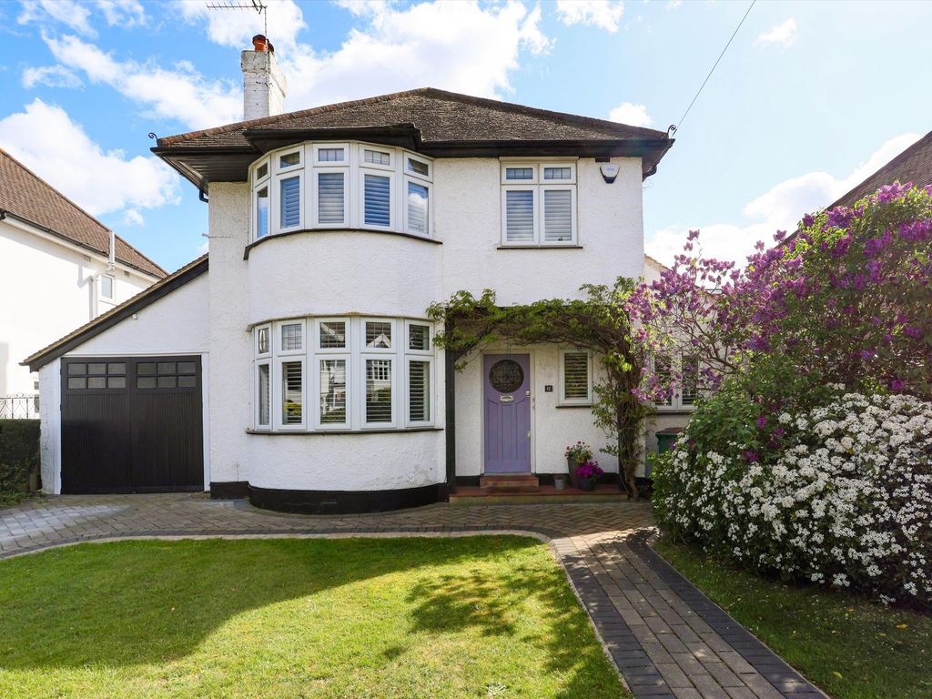 3 bed detached house for sale in Elm Tree Avenue, Esher, Surrey KT10, £