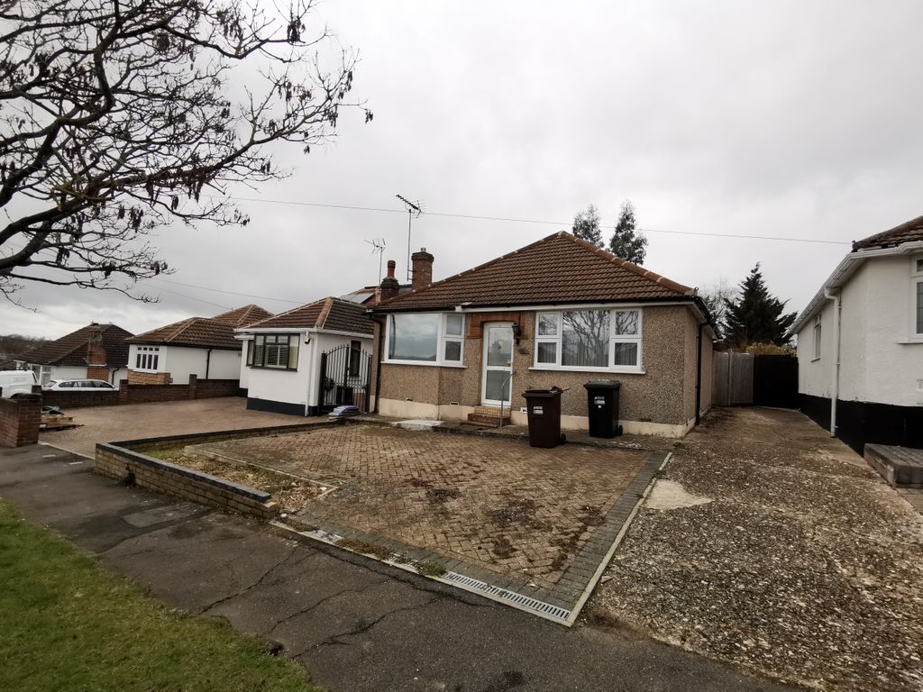 2 bed bungalow to rent in Penrose Avenue, Watford WD19 Zoopla