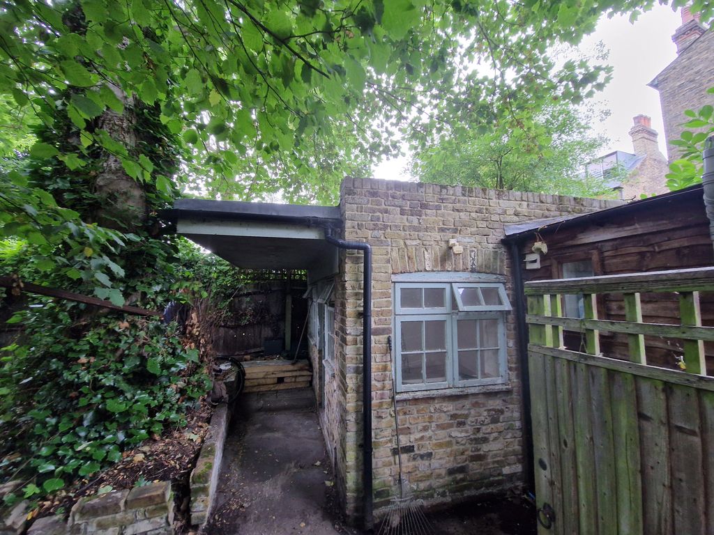 Office for sale in Wandsworth Common Northside SW18, £200,000 Zoopla