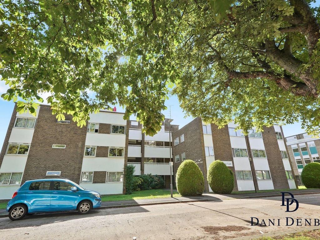 3 bed flat for sale in Stonegrove, Edgware HA8, £700,000 Zoopla