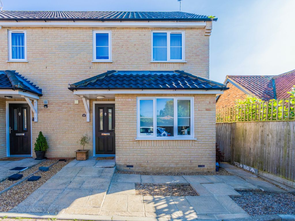 3 bed semidetached house for sale in Wickfield Close, Blundeston