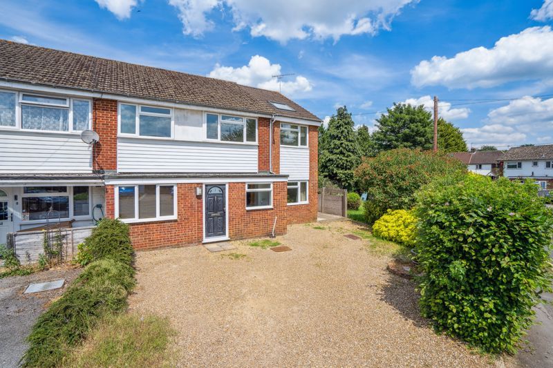 4 bed semidetached house for sale in Clare Road, Prestwood, Great