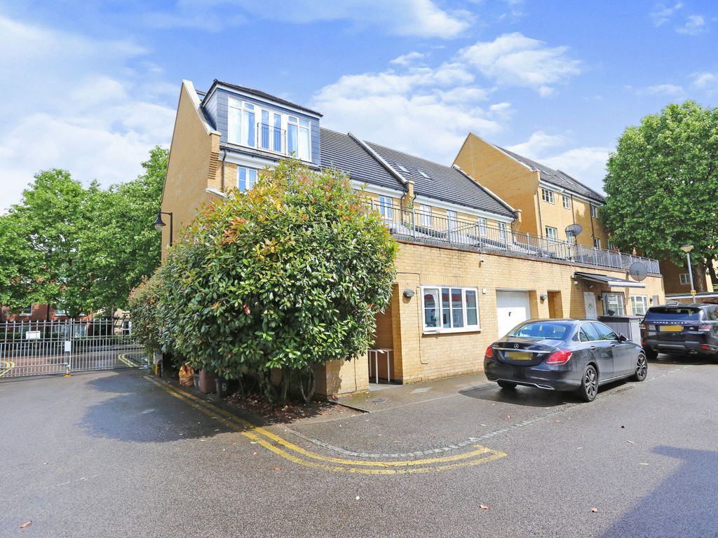 Chandler Way, Peckham, London SE15