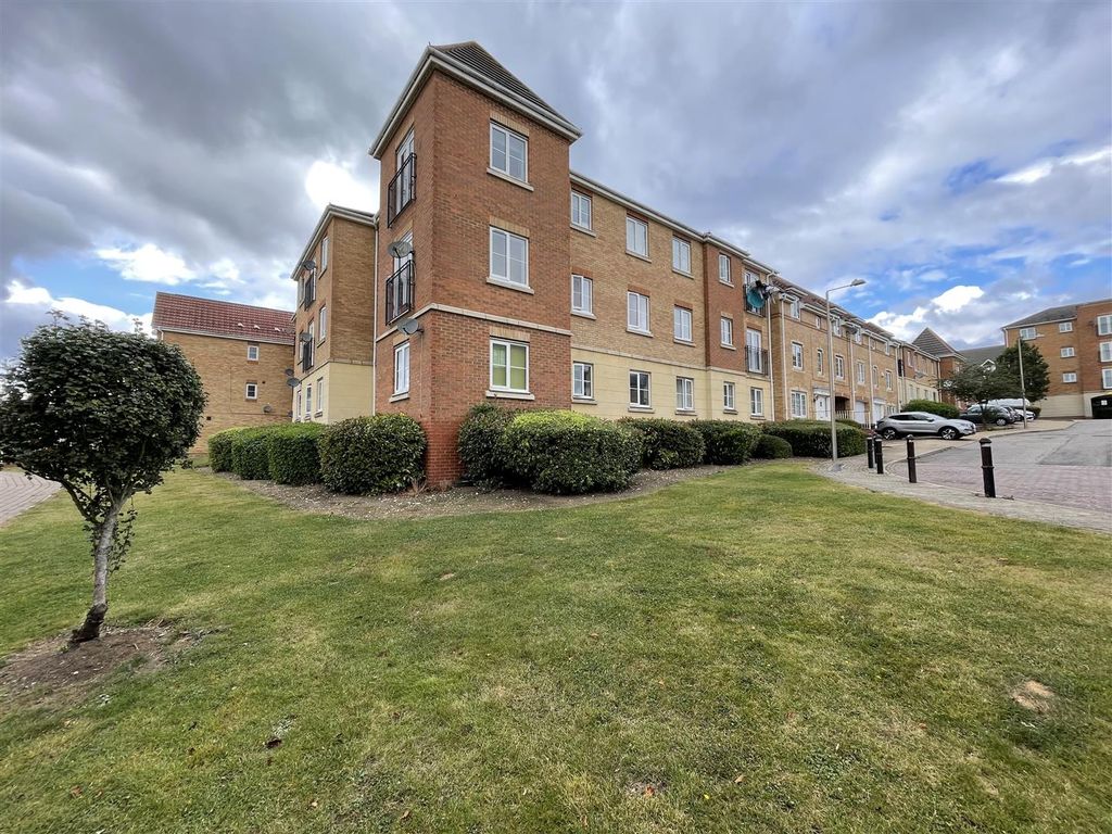 2 bed flat for sale in Windermere Avenue, Purfleet RM19, £210,000 Zoopla