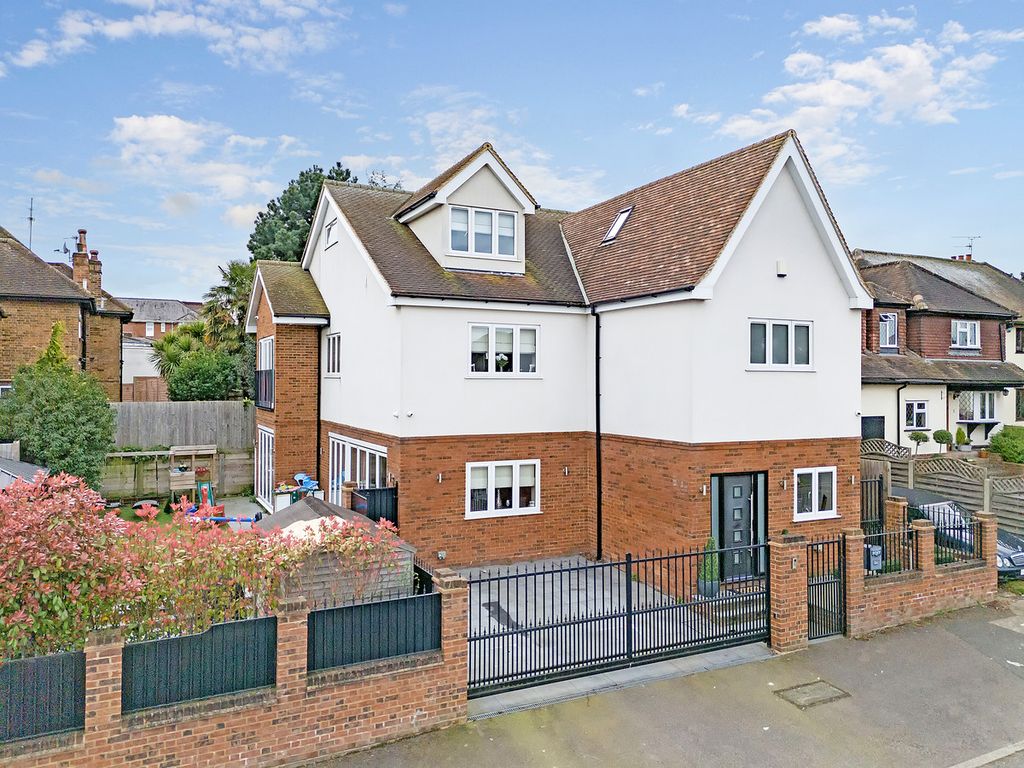 4 bed detached house for sale in Mount Pleasant Road, Chigwell IG7, £1,500,000 Zoopla
