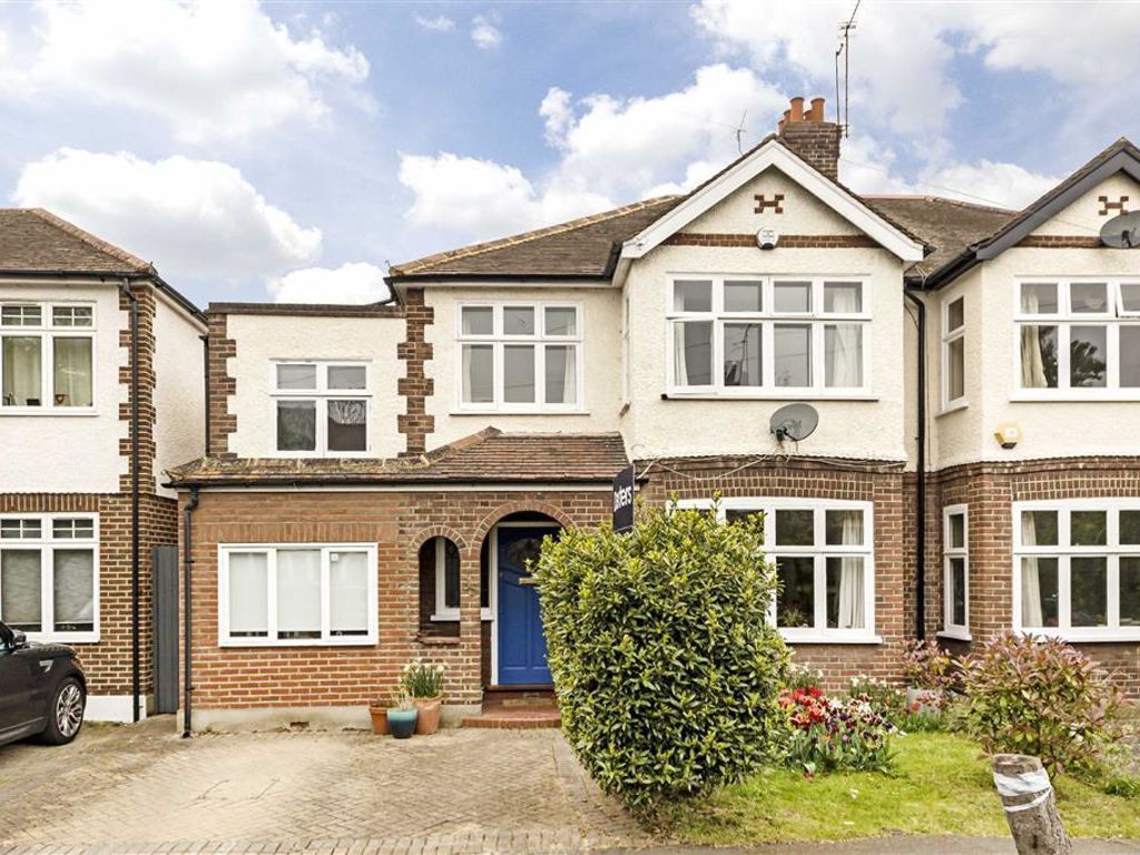4 bed detached house to rent in Chelwood Gardens, Kew, Richmond TW9, £