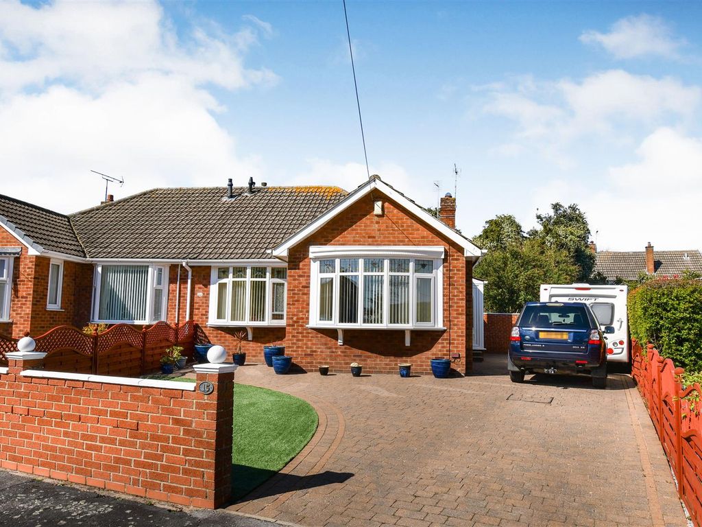 2 bed semidetached bungalow for sale in Four Acre Close, Kirk Ella