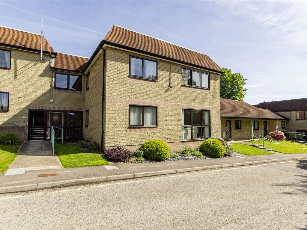 2 bed flat for sale in High Street, Old Whittington, Chesterfield S41