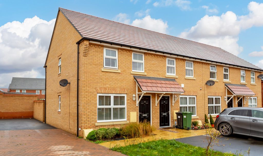 2 bed end terrace house for sale in Morton Road, Eagle Farm South