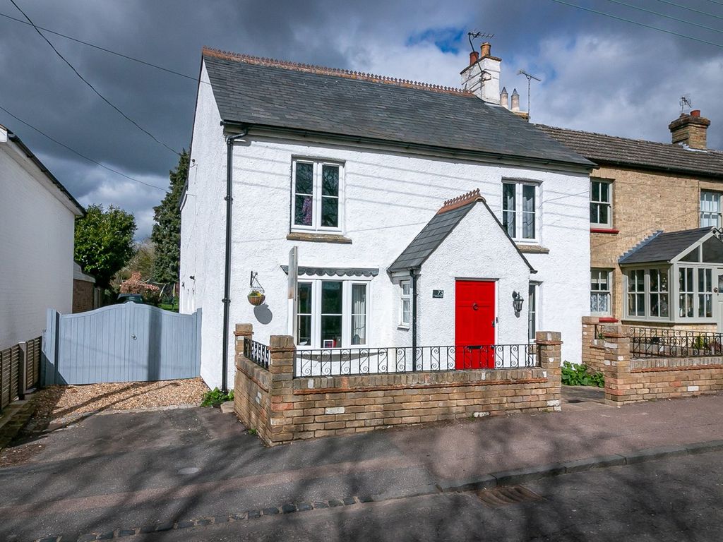 4 bed semidetached house for sale in Station Road, Lower Stondon