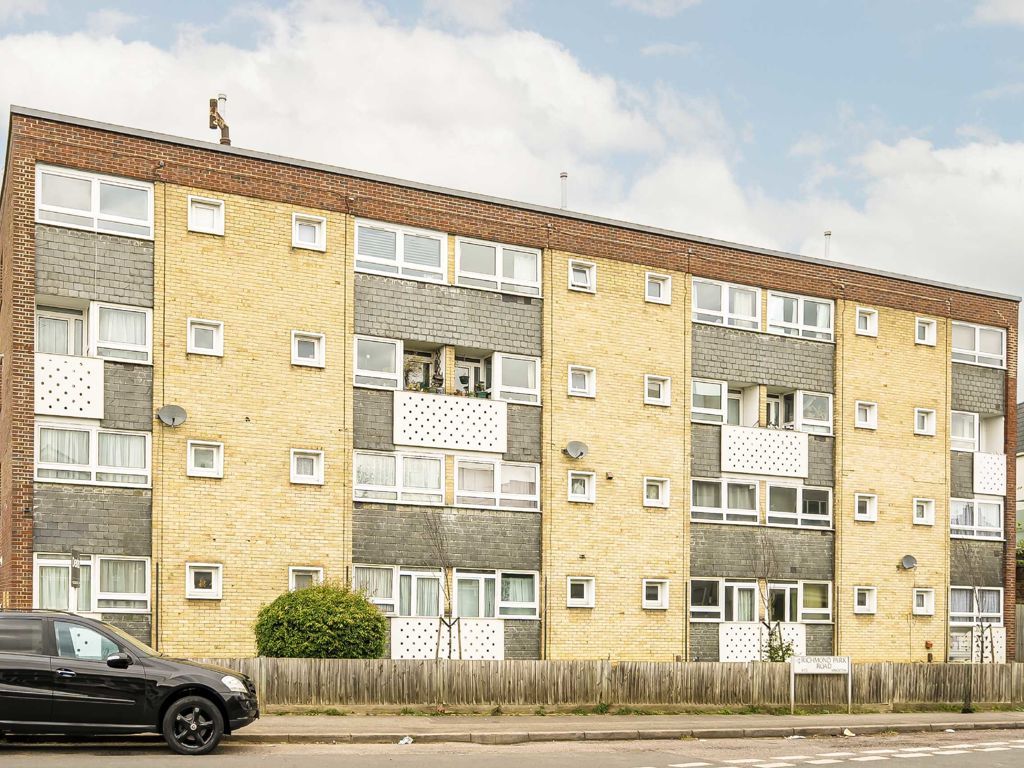 2 bed flat to rent in Richmond Park Road, Kingston Upon Thames KT2, £