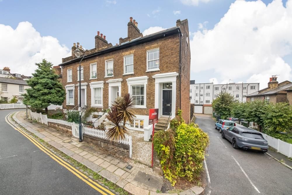 3 bed end terrace house for sale in Halifax Street, Sydenham, London