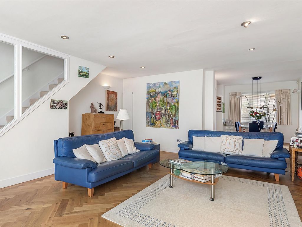 Maryon Mews, London NW3