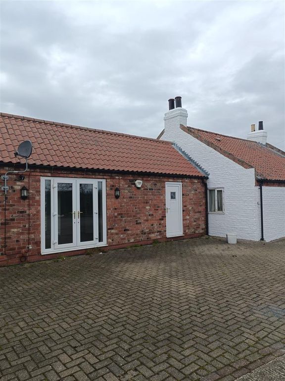 3 bed detached house to rent in Fieldend Lane, Elstronwick, Hull HU12