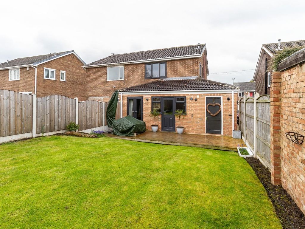 3 bed semidetached house for sale in Stainburn Avenue, Castleford WF10