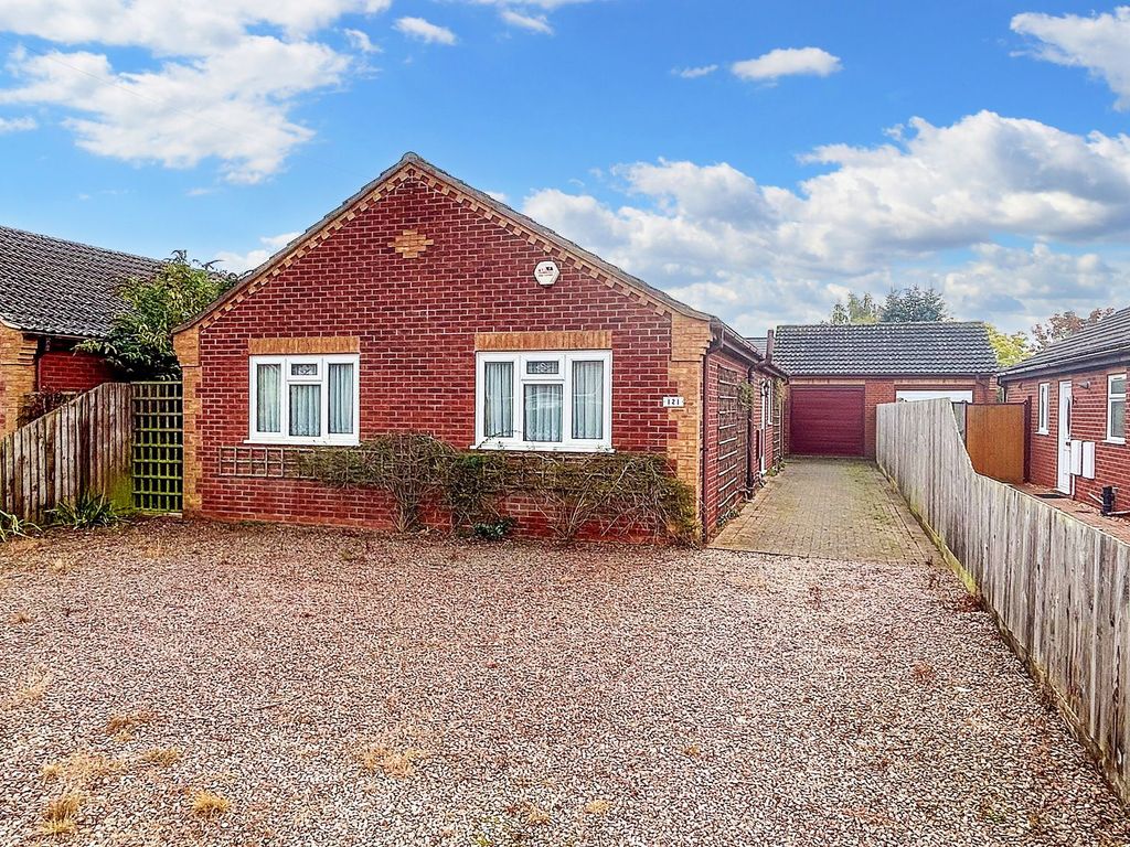 3 bed detached bungalow for sale in Leverington Common, Leverington