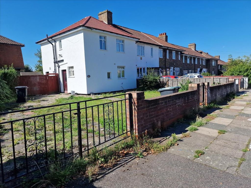 3 bed end terrace house to rent in Moremead Road, Catford SE6, £1,900