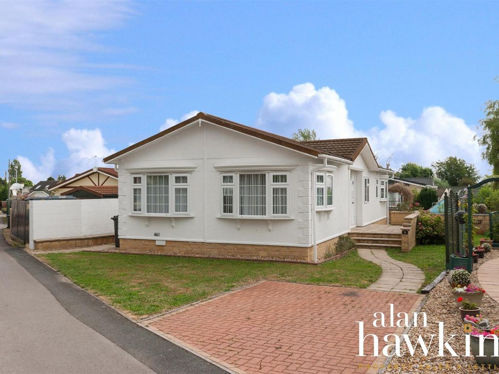 2 bed mobile/park home for sale in Lillybrook Estate, Lyneham