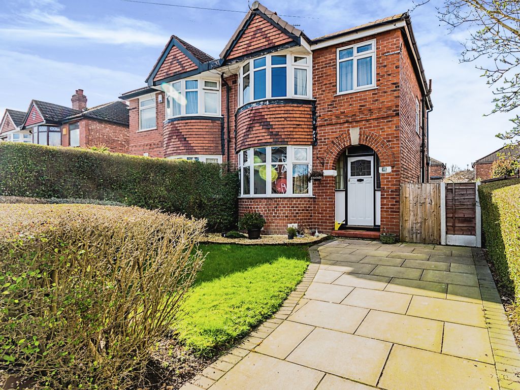 3 bed semidetached house for sale in Fraser Avenue, Sale M33 Zoopla