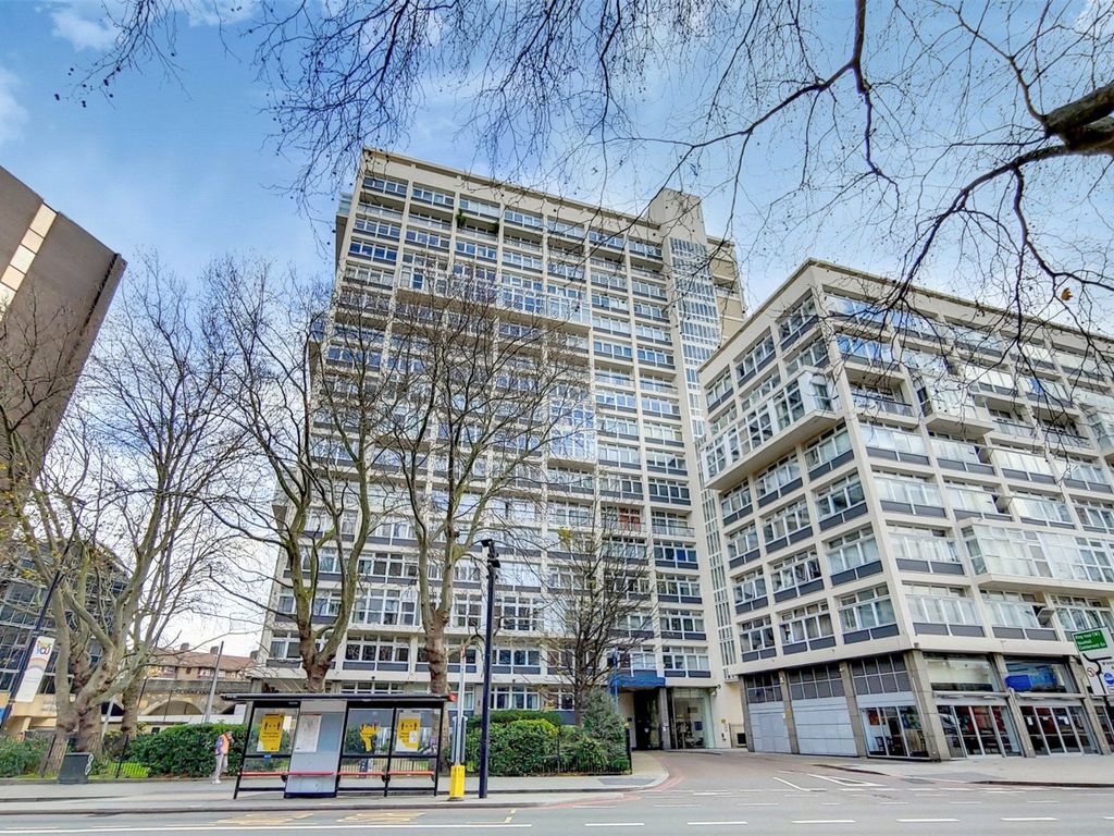 2 bed flat to rent in South Block, Metro Central Heights, Elephant And